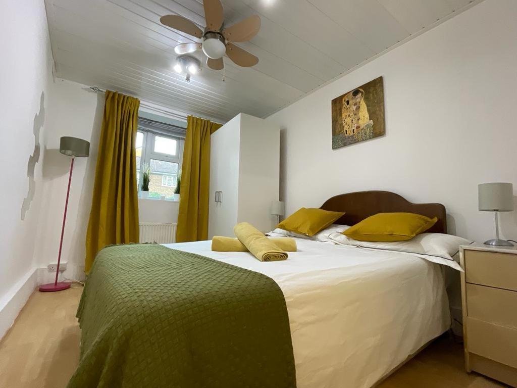 Cosy Flat Close To East Finchley Station ロンドン エクステリア 写真