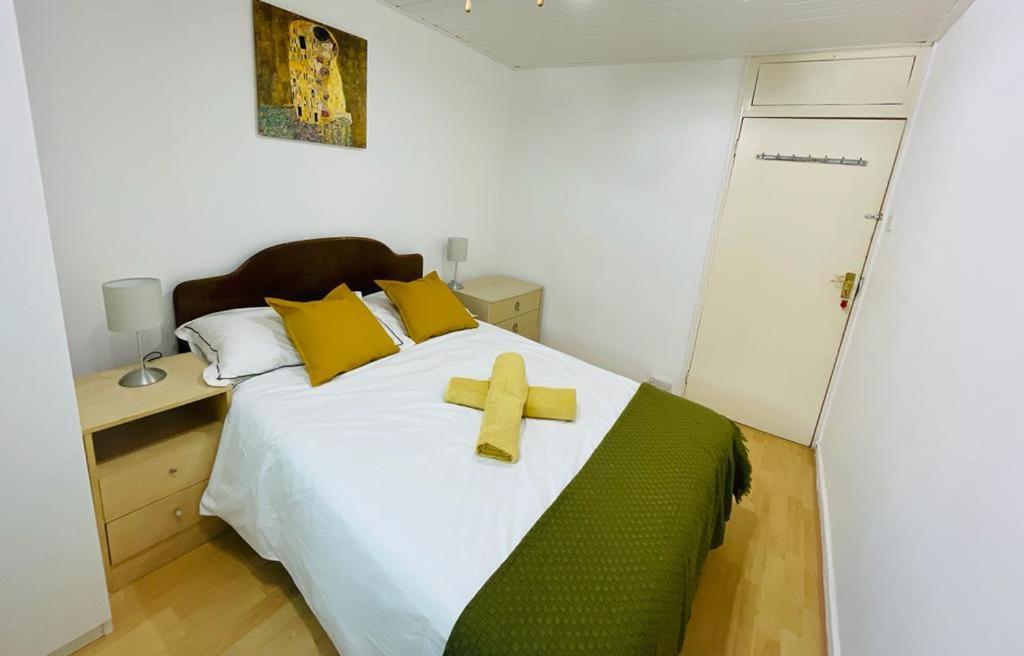 Cosy Flat Close To East Finchley Station ロンドン エクステリア 写真